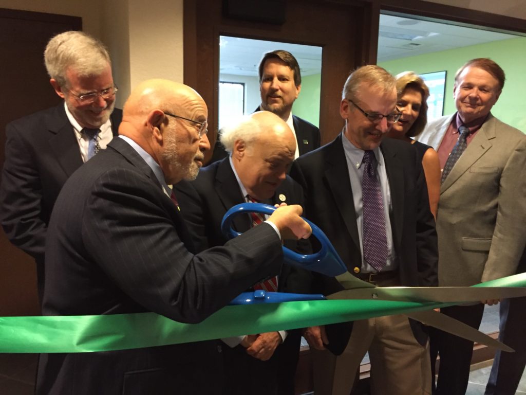 Bloomberg Terminal Ribbon Cutting at USF Sarasota-Manatee Financial Literacy Day 2017